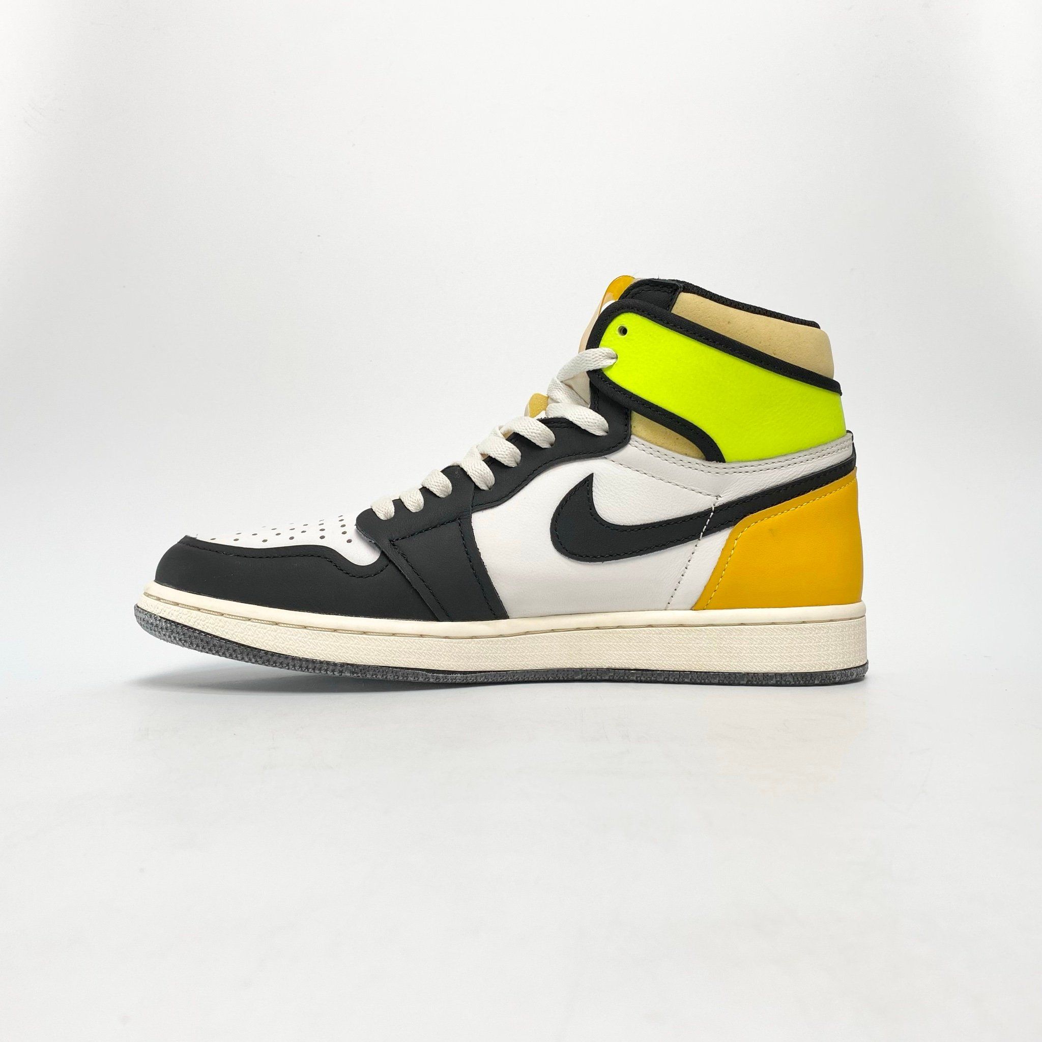 NIKE AIR JORDAN 1 RETRO HIGH OG VOLT GOLD 555088-118