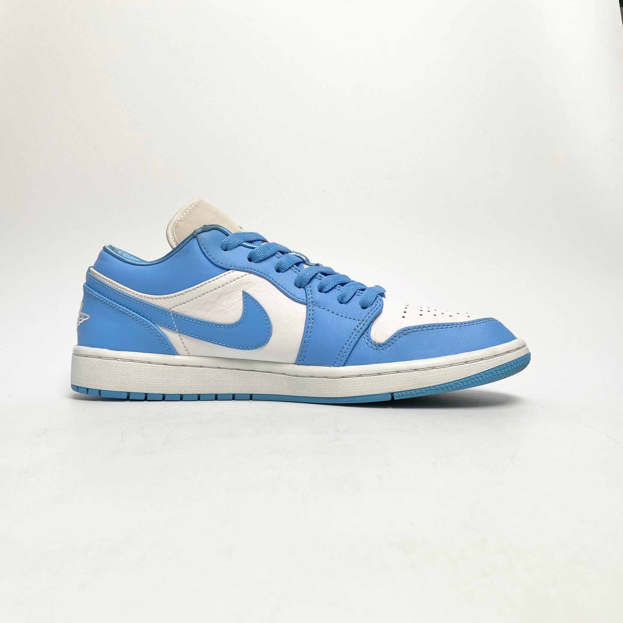 NIKE AIR JORDAN 1 LOW UNC AO9944-441
