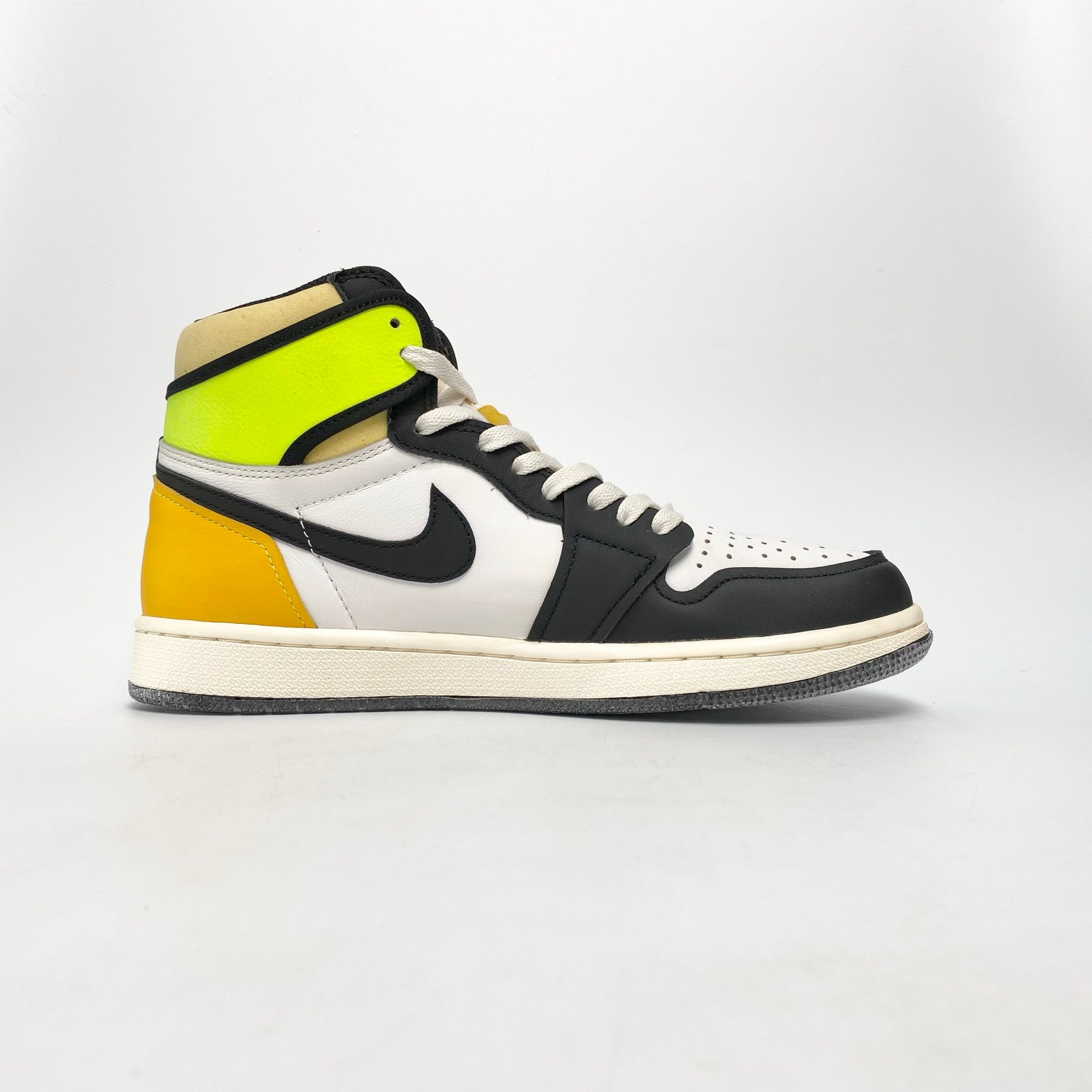 NIKE AIR JORDAN 1 RETRO HIGH OG VOLT GOLD 555088-118
