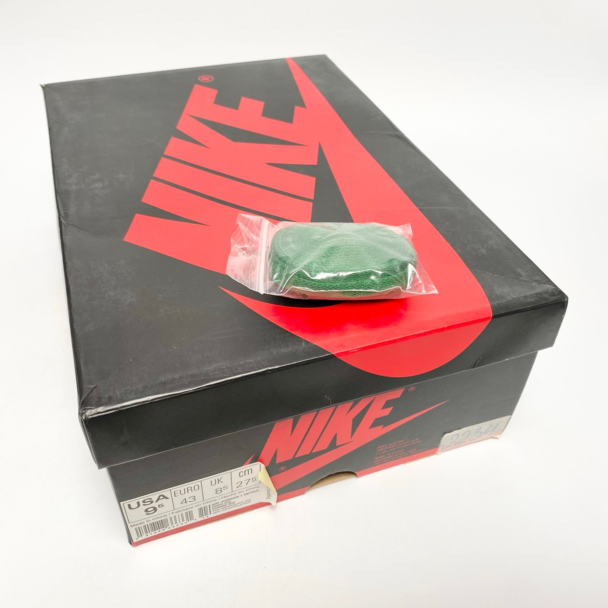 NIKE AIR JORDAN 1 RETRO HIGH OG PINE GREEN 555088-302