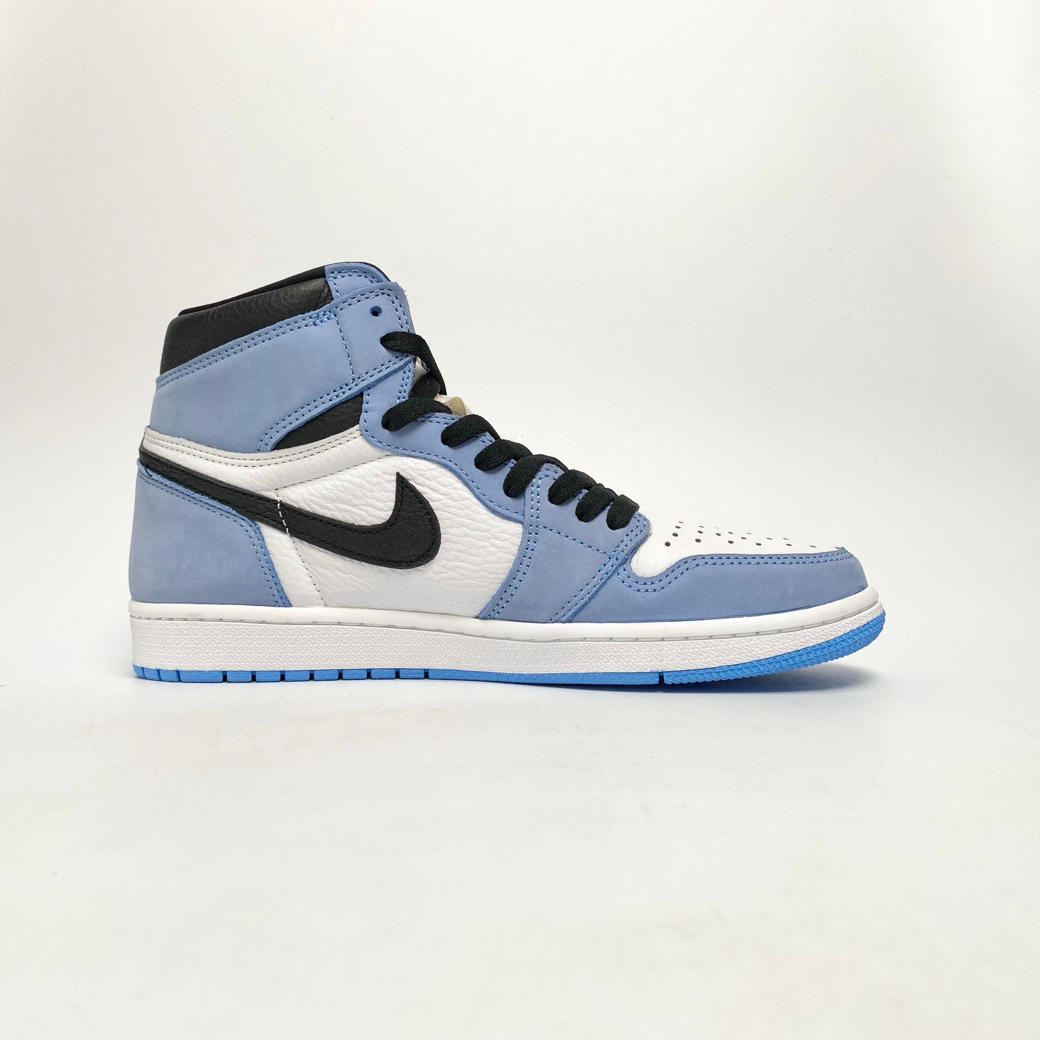NIKE AIR JORDAN 1 RETRO HIGH OG UNIVERSITY BLUE 555088-134