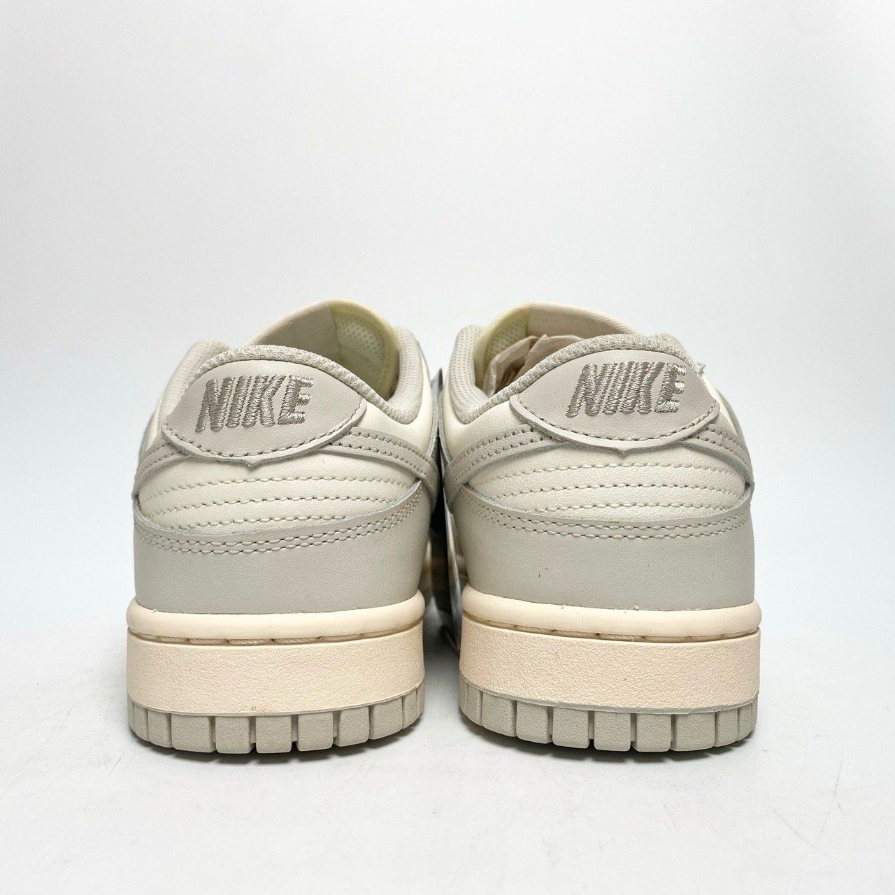 NIKE WMNS DUNK LOW LIGHT BONE DD1503-107