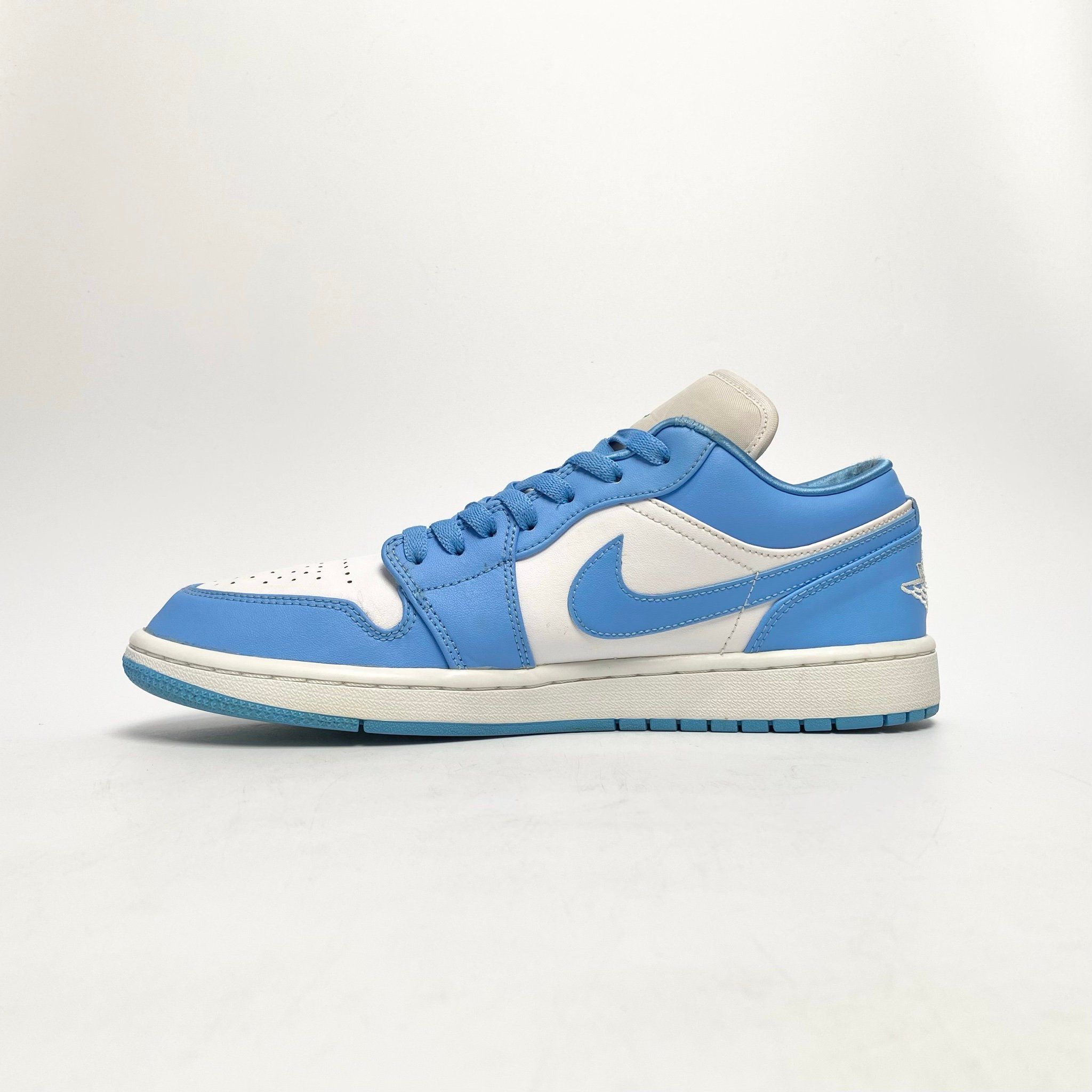 NIKE AIR JORDAN 1 LOW UNC AO9944-441