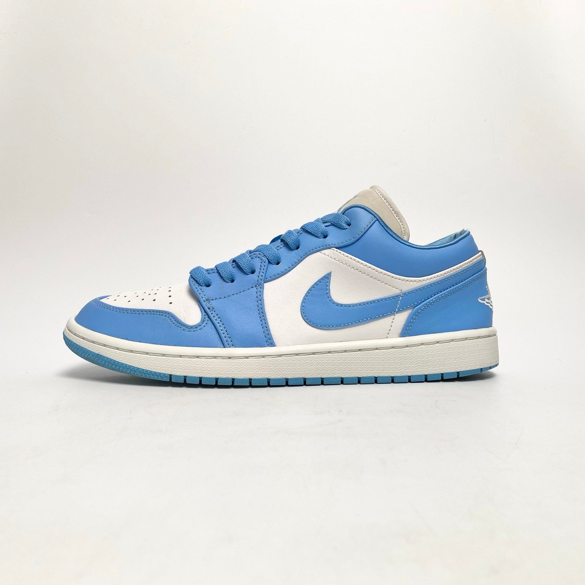 NIKE AIR JORDAN 1 LOW UNC AO9944-441