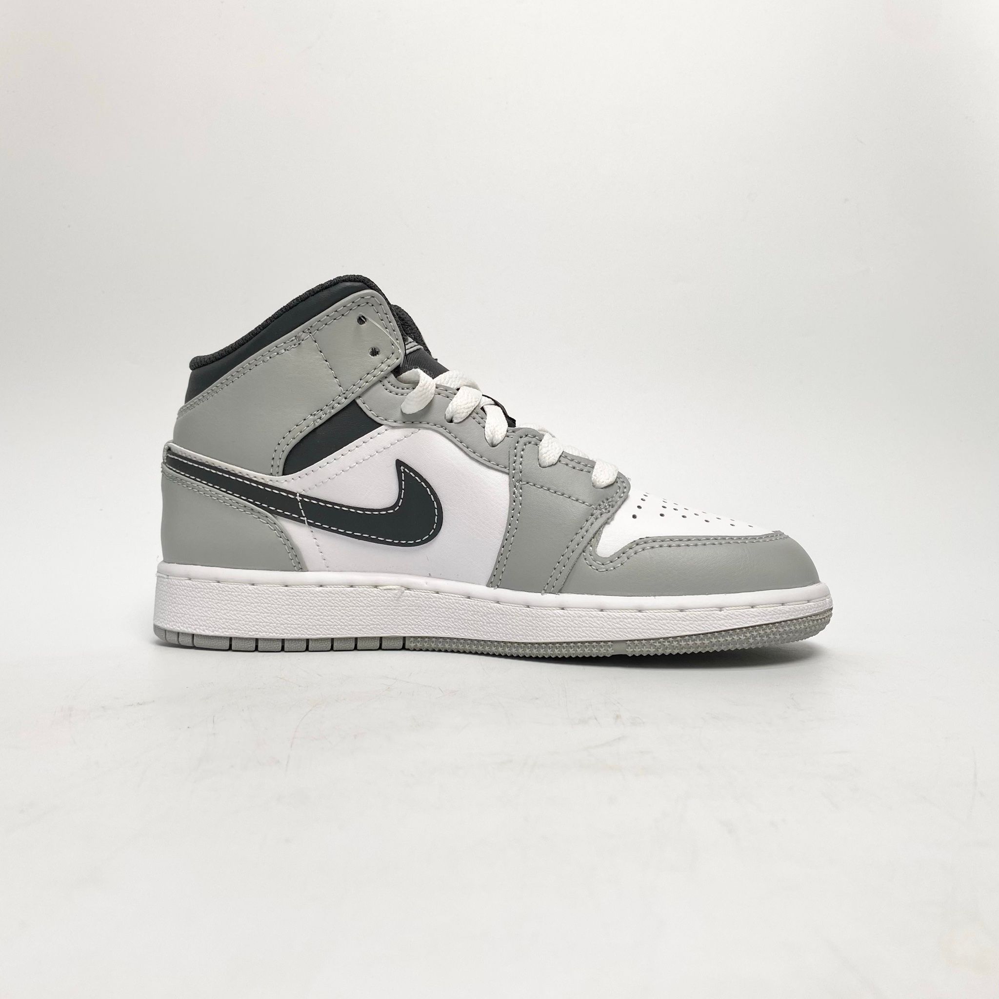 NIKE AIR JORDAN 1 MID LIGHT SMOKE GREY 554725-078