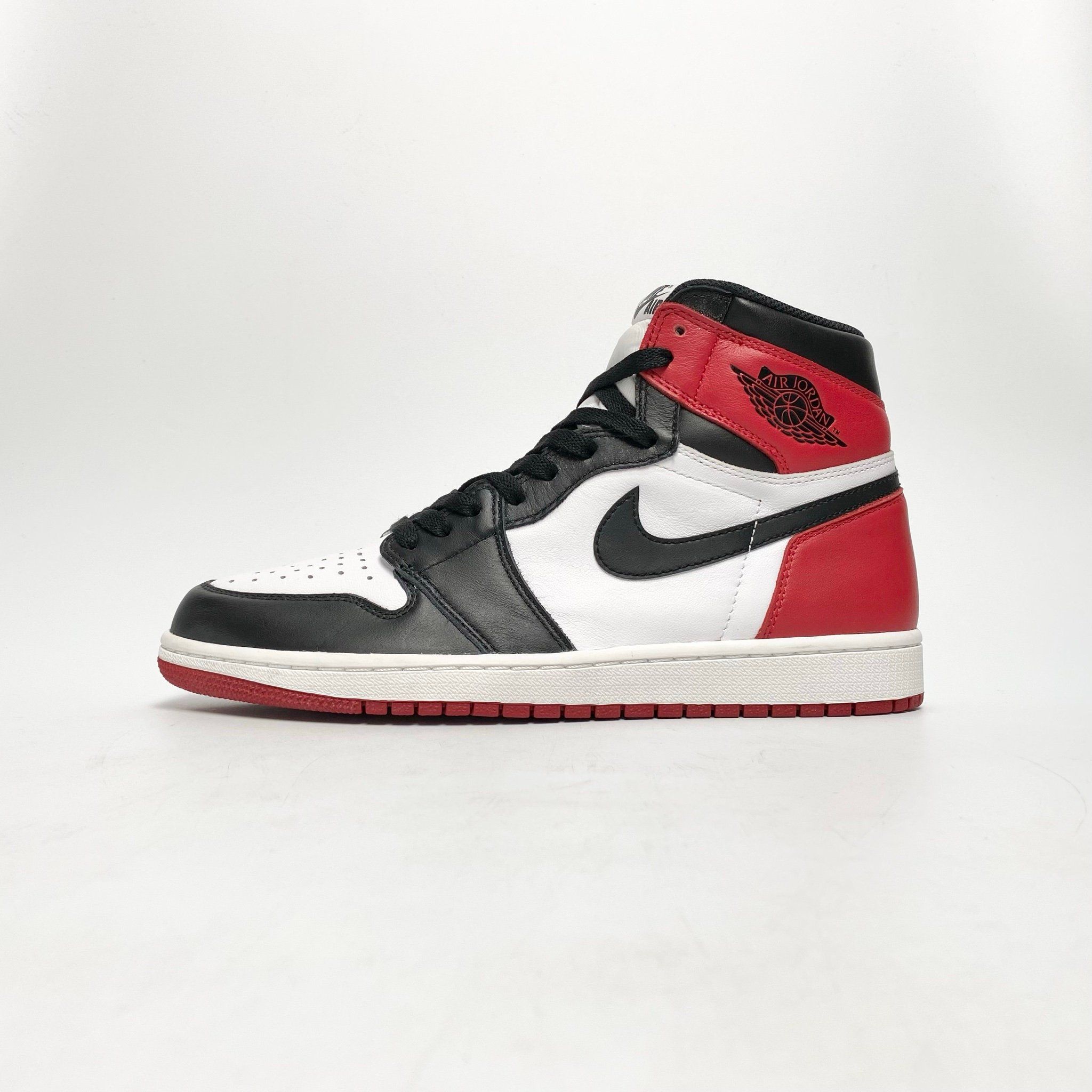 NIKE AIR JORDAN 1 RETRO BLACK TOE 555088-125