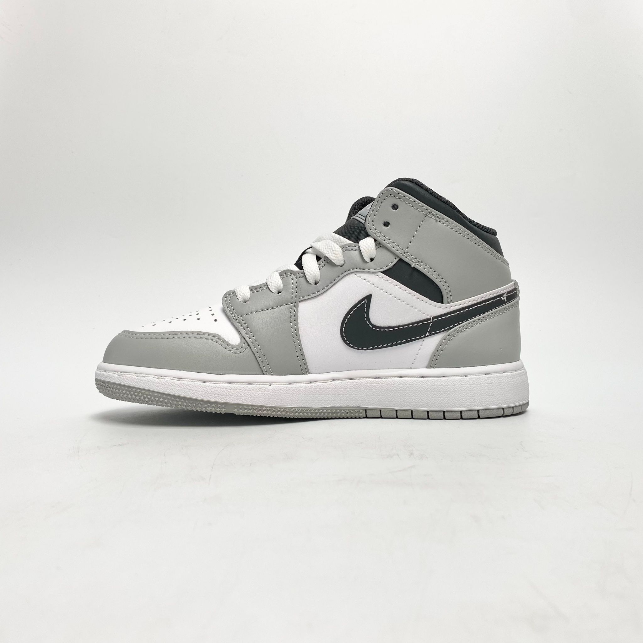 NIKE AIR JORDAN 1 MID LIGHT SMOKE GREY 554725-078