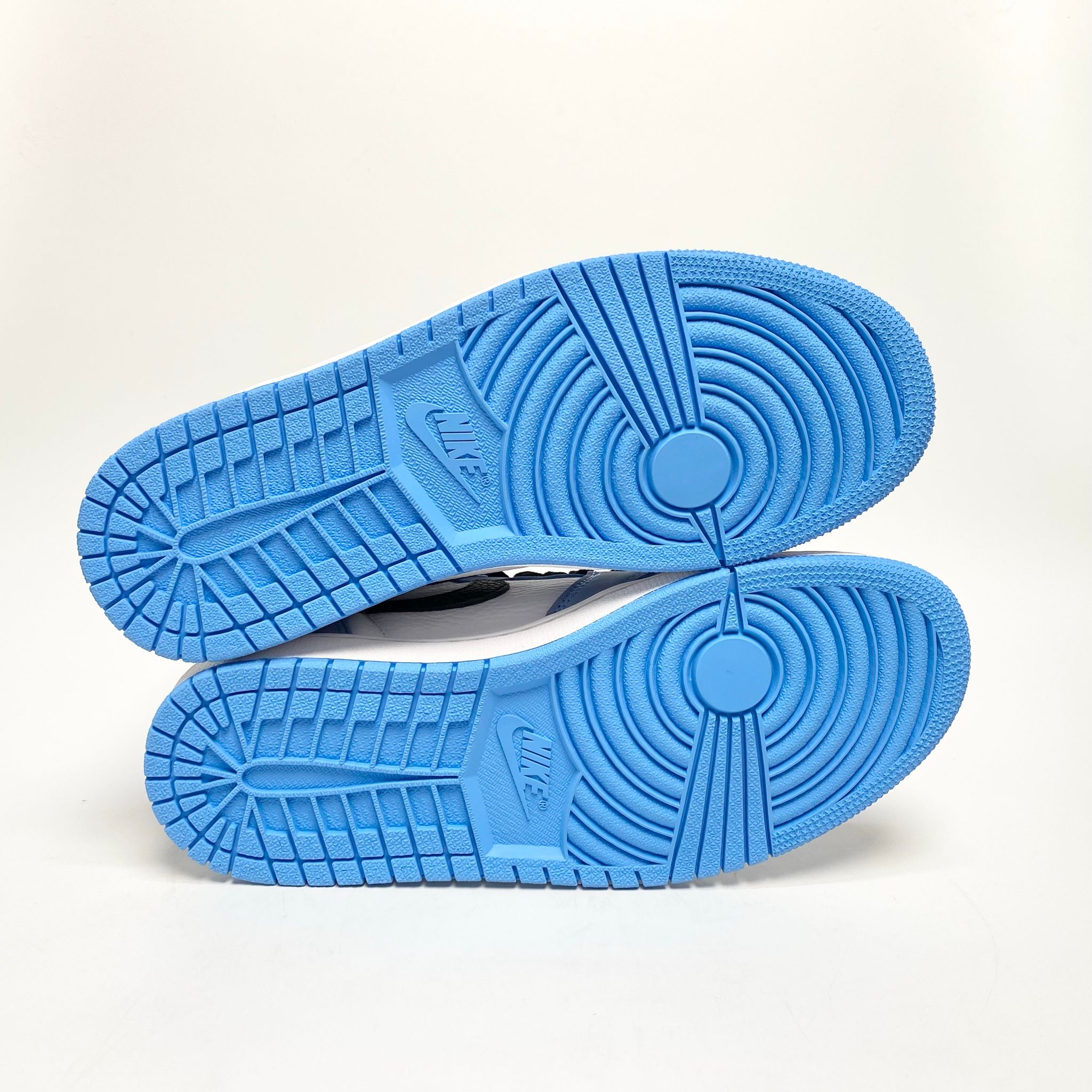NIKE AIR JORDAN 1 RETRO HIGH OG UNIVERSITY BLUE 555088-134