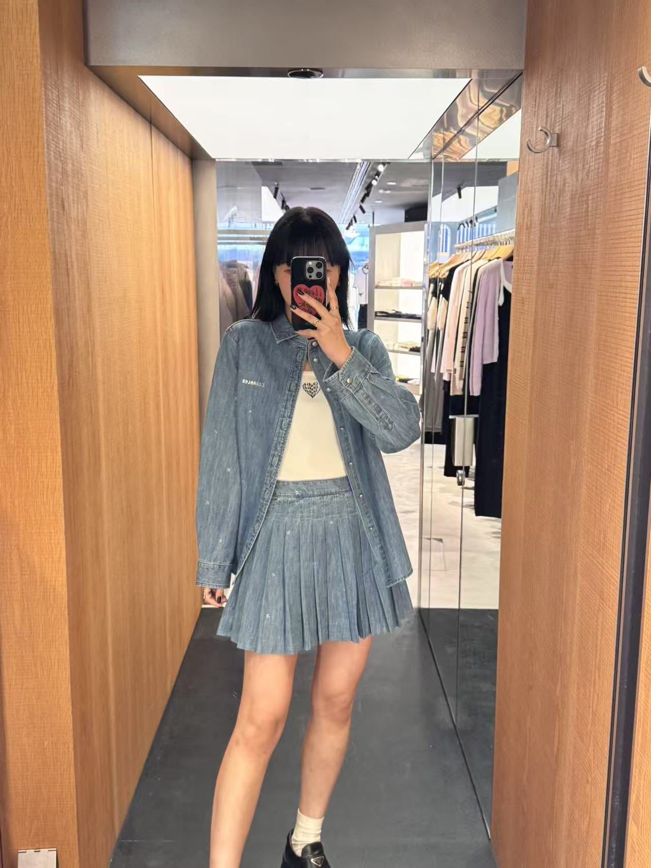 Áo khoác jean xanh cúc trắng (set)