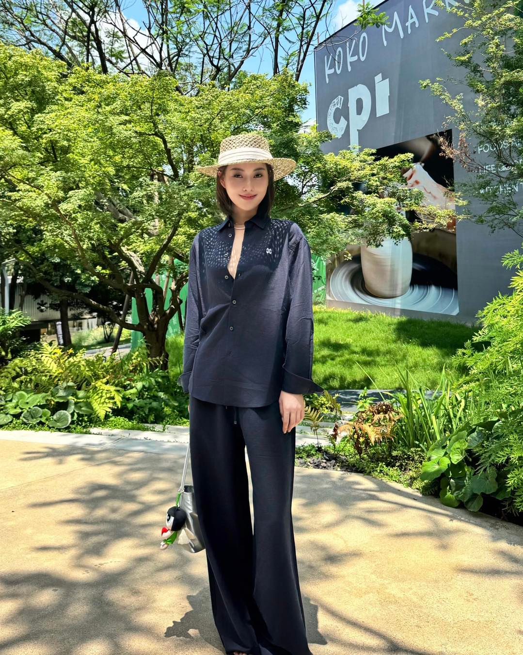 Bộ Áo sơ mi và quần vải cạp chun - Navy logo trắng set