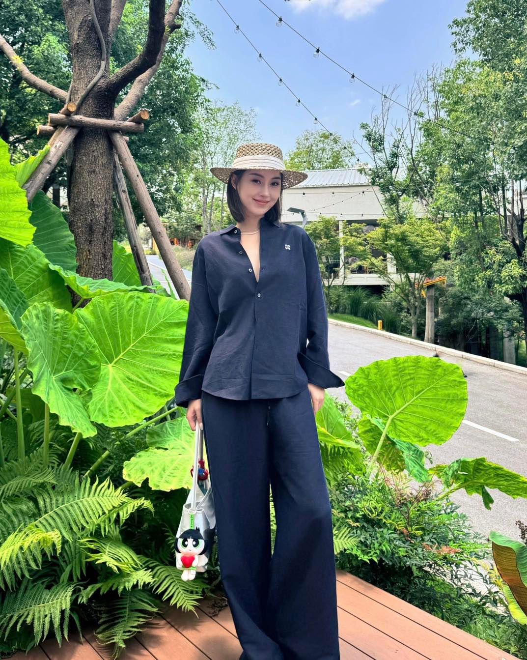 Bộ Áo sơ mi và quần vải cạp chun - Navy logo trắng set
