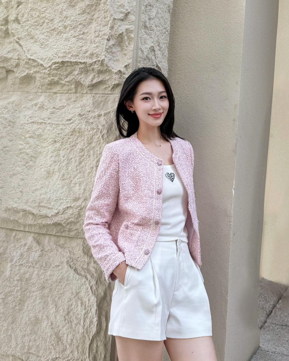 Áo tweed hồng ánh kim, cúc đính đá