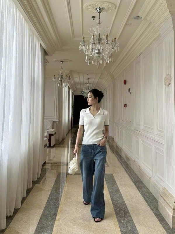 Áo polo trắng -viền xanh Navy cổ V