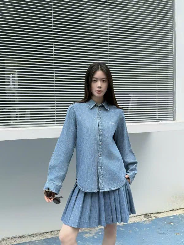 Áo khoác jean xanh cúc trắng (set)