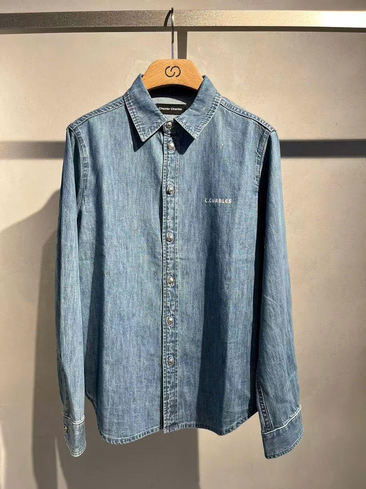 Bộ áo khoác jean cúc trắng và chân váy jean new set
