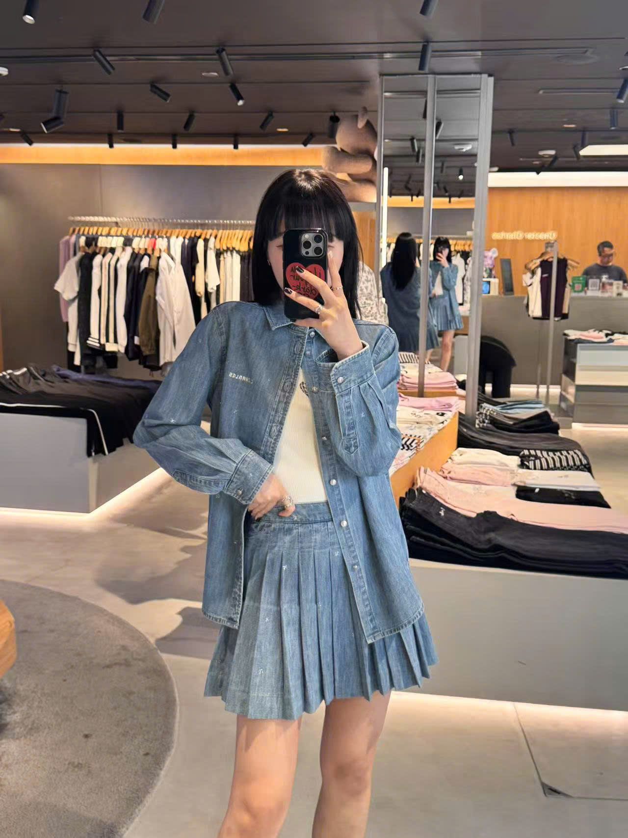 Áo khoác jean xanh cúc trắng (set)