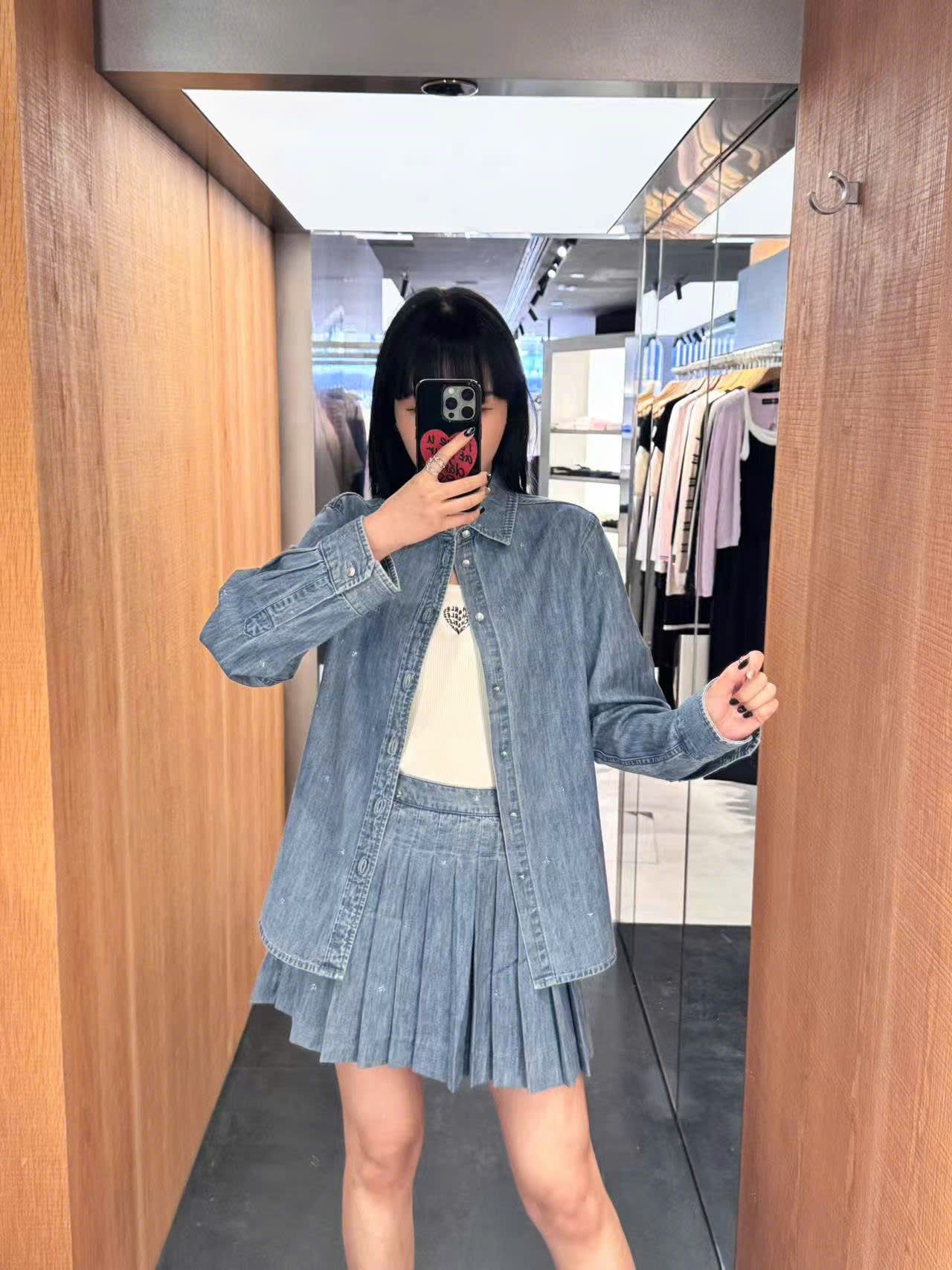 Áo khoác jean xanh cúc trắng (set)