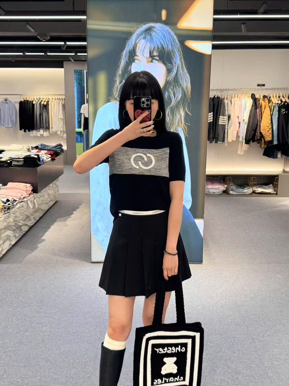 15.Áo ngắn tay đen -logo xám to ngực
