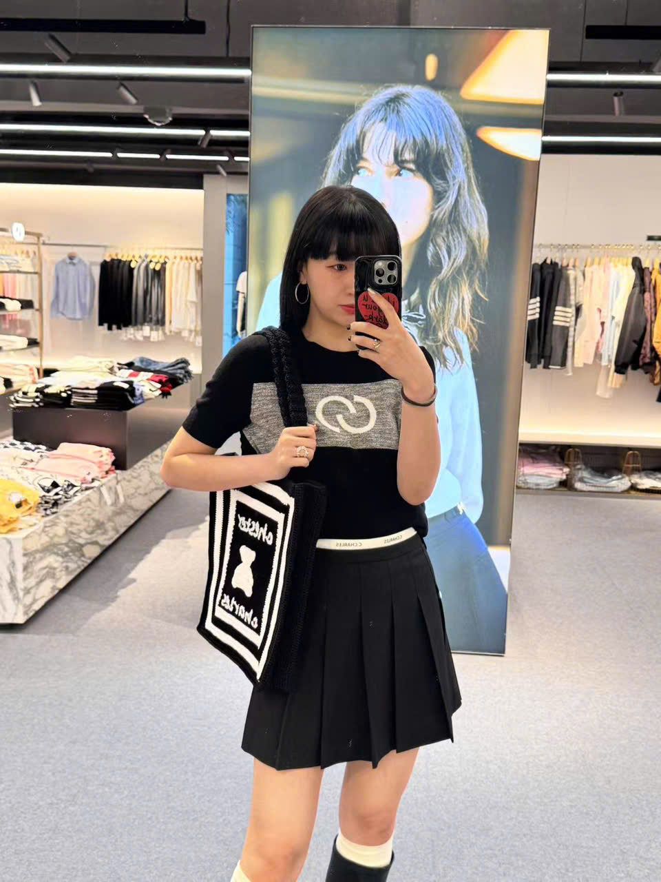 15.Áo ngắn tay đen -logo xám to ngực
