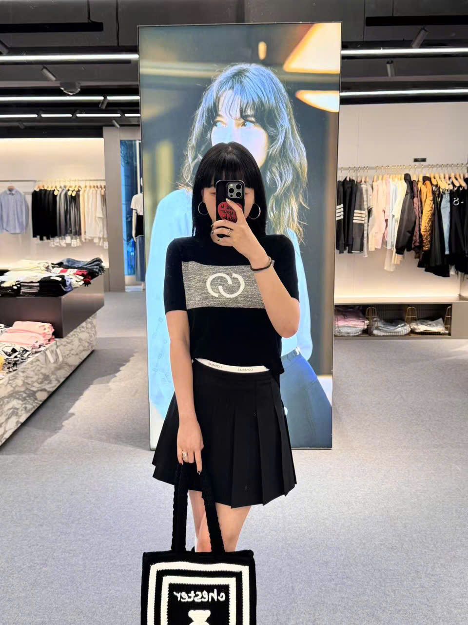 15.Áo ngắn tay đen -logo xám to ngực