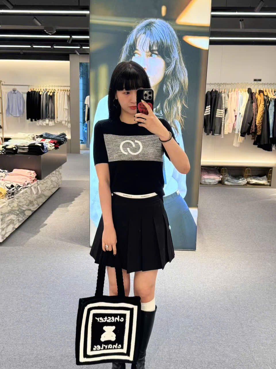 15.Áo ngắn tay đen -logo xám to ngực