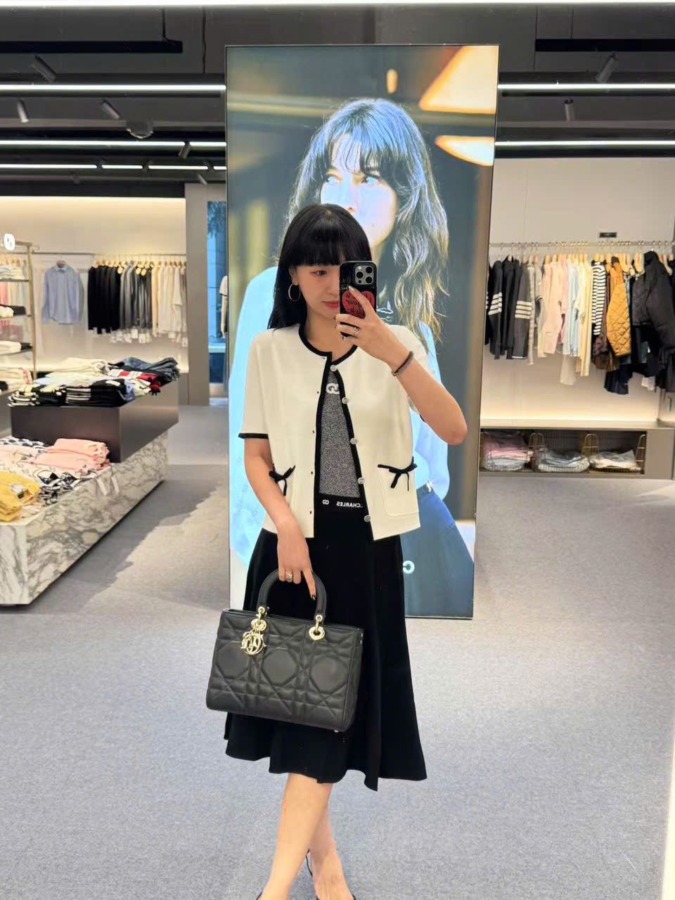 Áo CDG ngắn tay trắng viền đen, 2 túi nơ