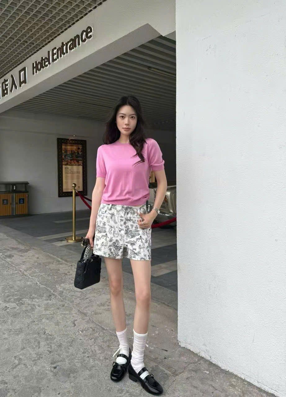 Quần sooc trắng - họa tiết gấu