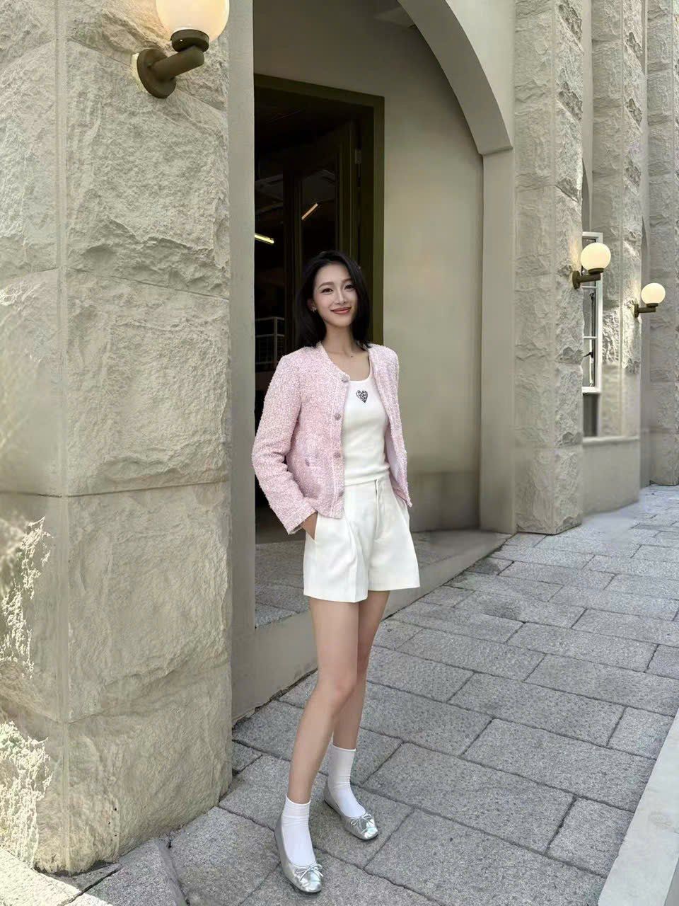 Áo tweed hồng ánh kim, cúc đính đá