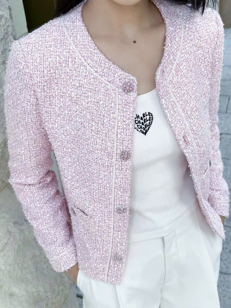 Áo tweed hồng ánh kim, cúc đính đá