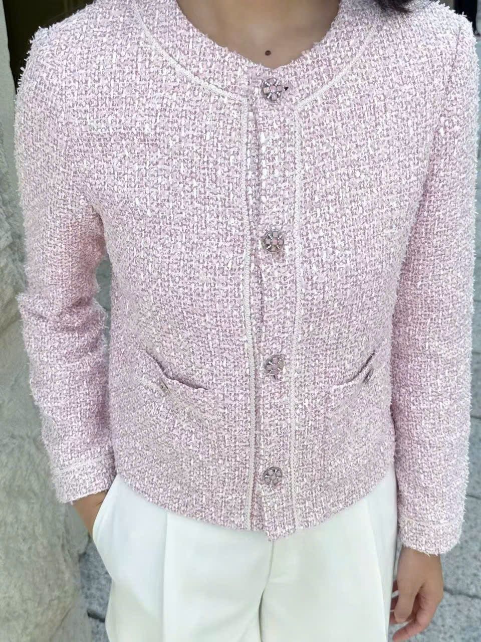 Áo tweed hồng ánh kim, cúc đính đá