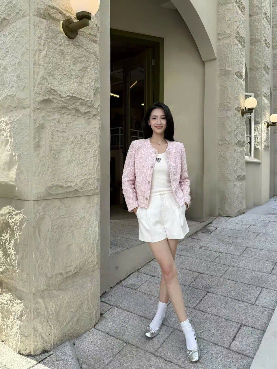 Áo tweed hồng ánh kim, cúc đính đá