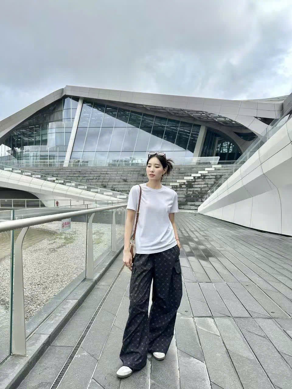 Quần nỉ đen CH