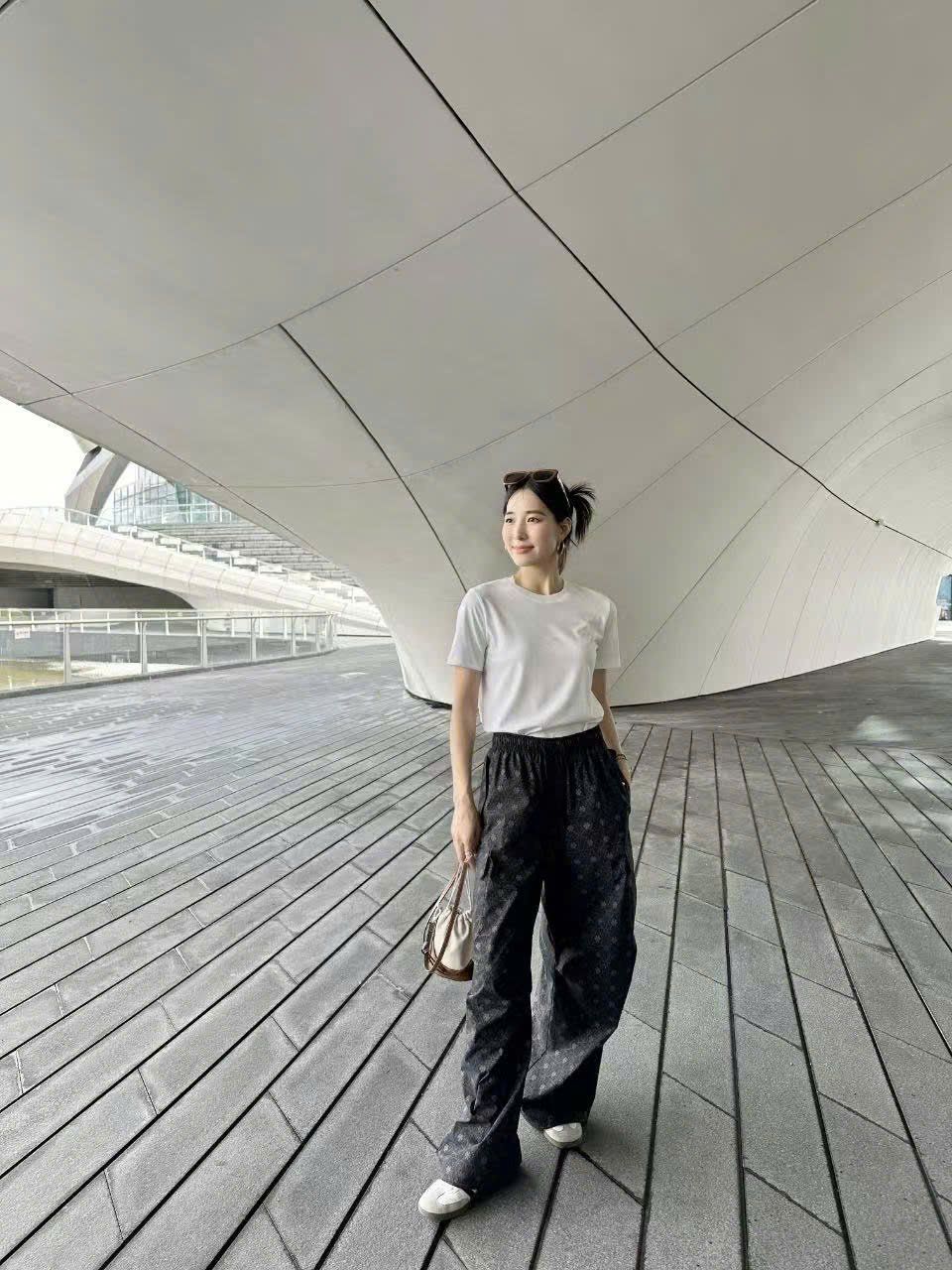 Quần nỉ đen CH