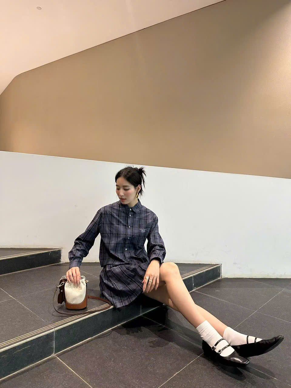 Chân váy ngắn xanh tím kẻ đen - cạp chun, viền ren