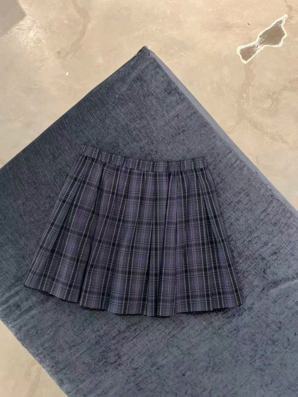 Chân váy ngắn xanh tím kẻ đen - cạp chun, viền ren