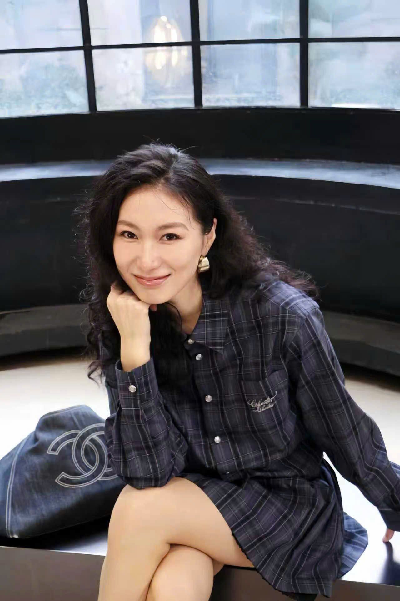 Áo sơ mi xanh tím kẻ đen - chữ Logo