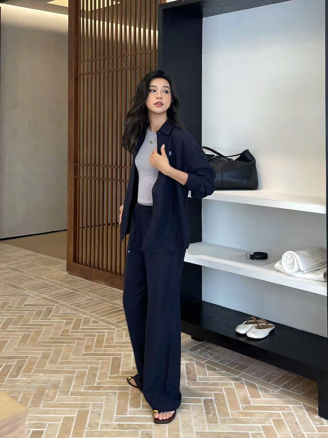 Bộ Áo sơ mi và quần vải cạp chun - Navy logo trắng set