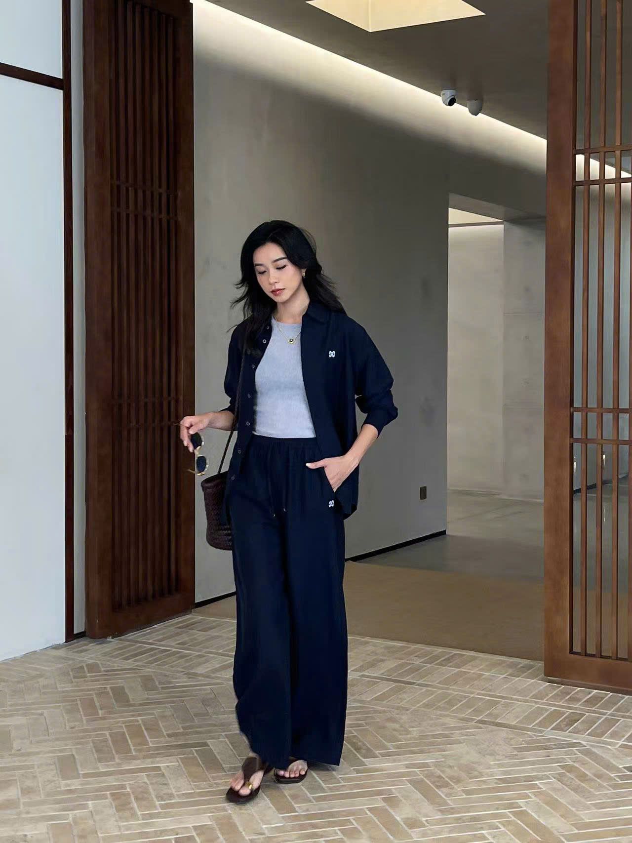 Bộ Áo sơ mi và quần vải cạp chun - Navy logo trắng set