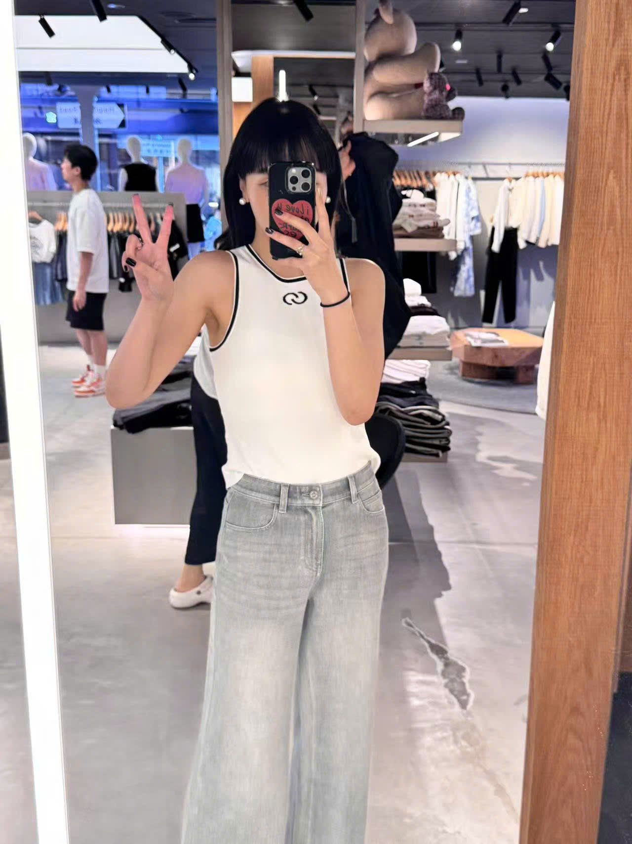Quần jean suông xám tro mài -chữ túi sau
