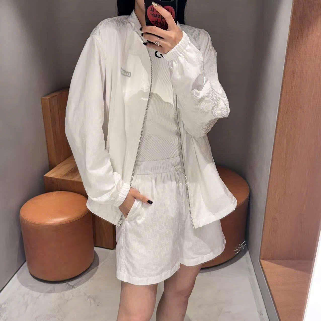 Áo khoác gió trắng Logo xám set