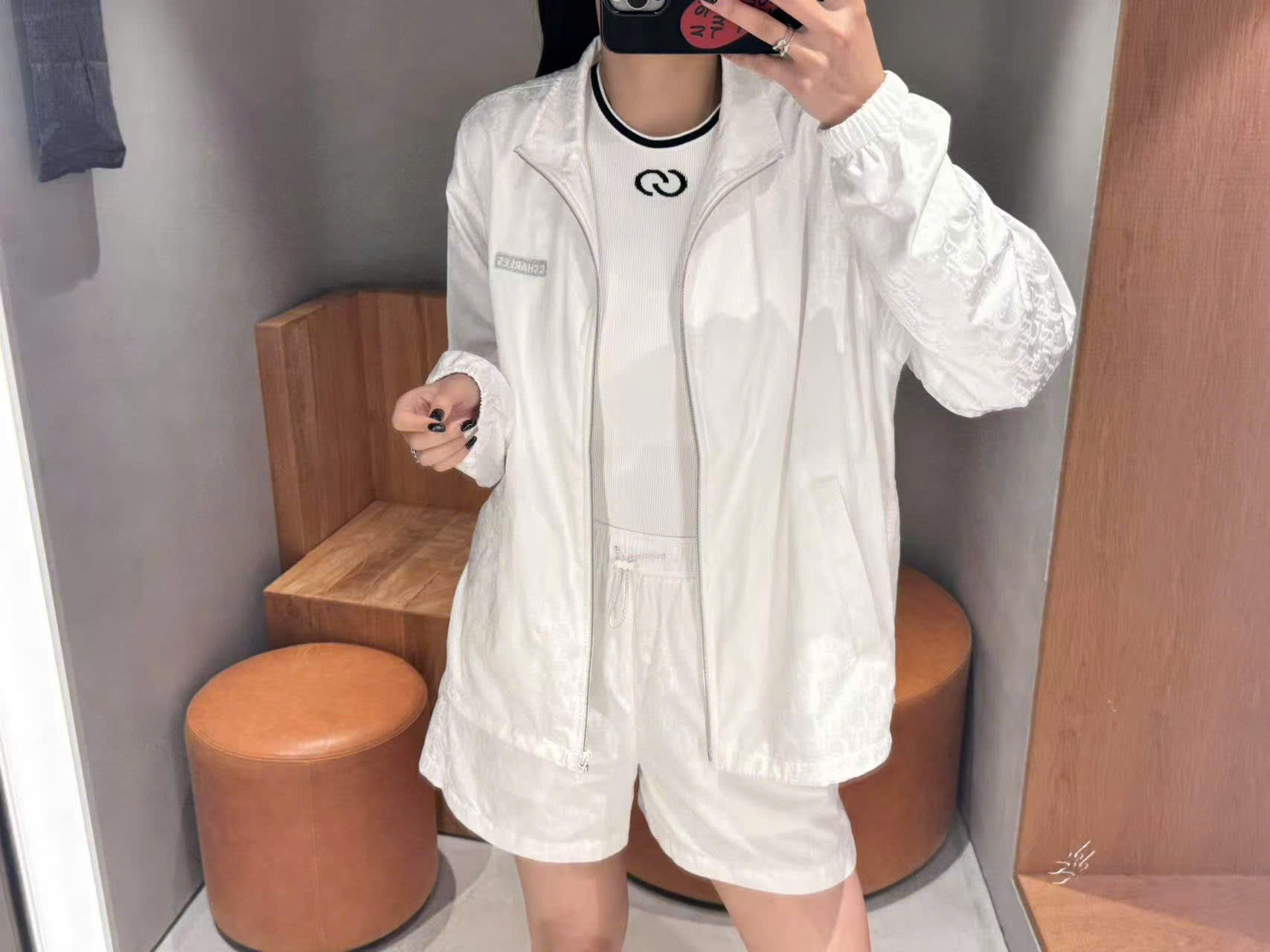 Áo khoác gió trắng Logo xám set