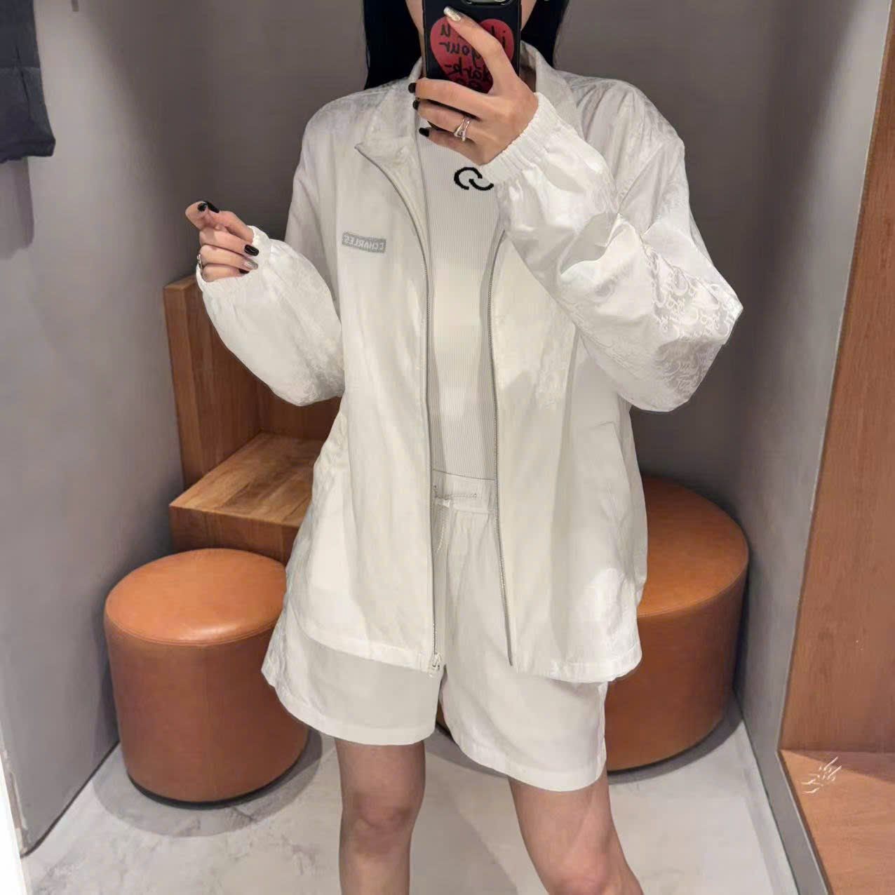 Áo khoác gió trắng Logo xám set