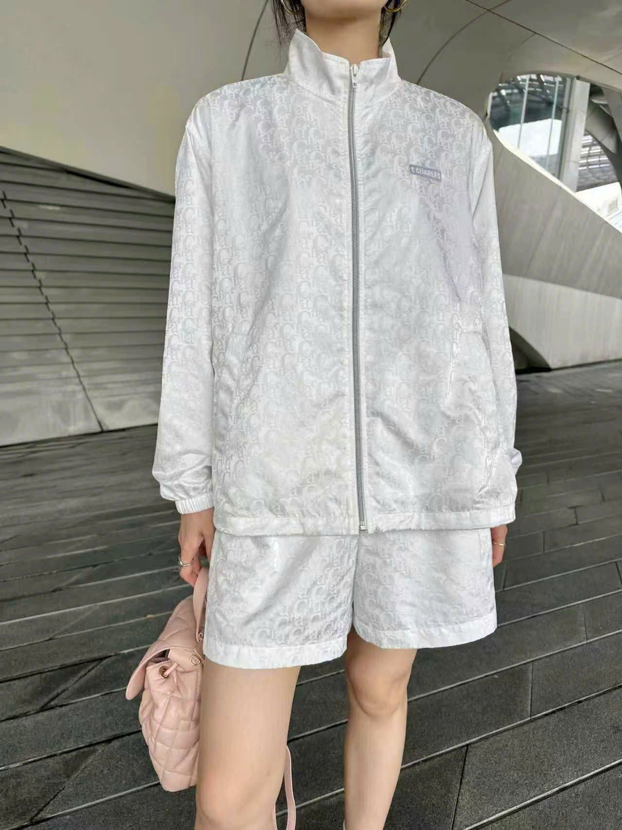 Áo khoác gió trắng Logo xám set