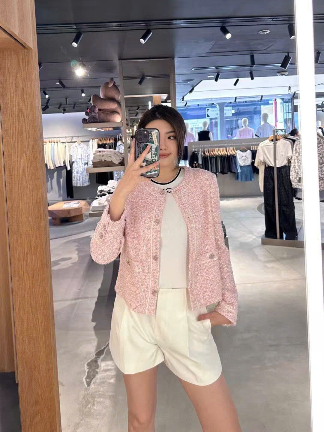 Áo tweed hồng ánh kim, cúc đính đá