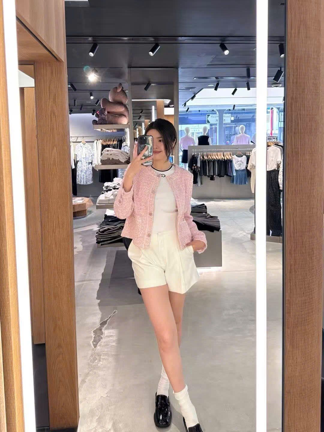 Áo tweed hồng ánh kim, cúc đính đá