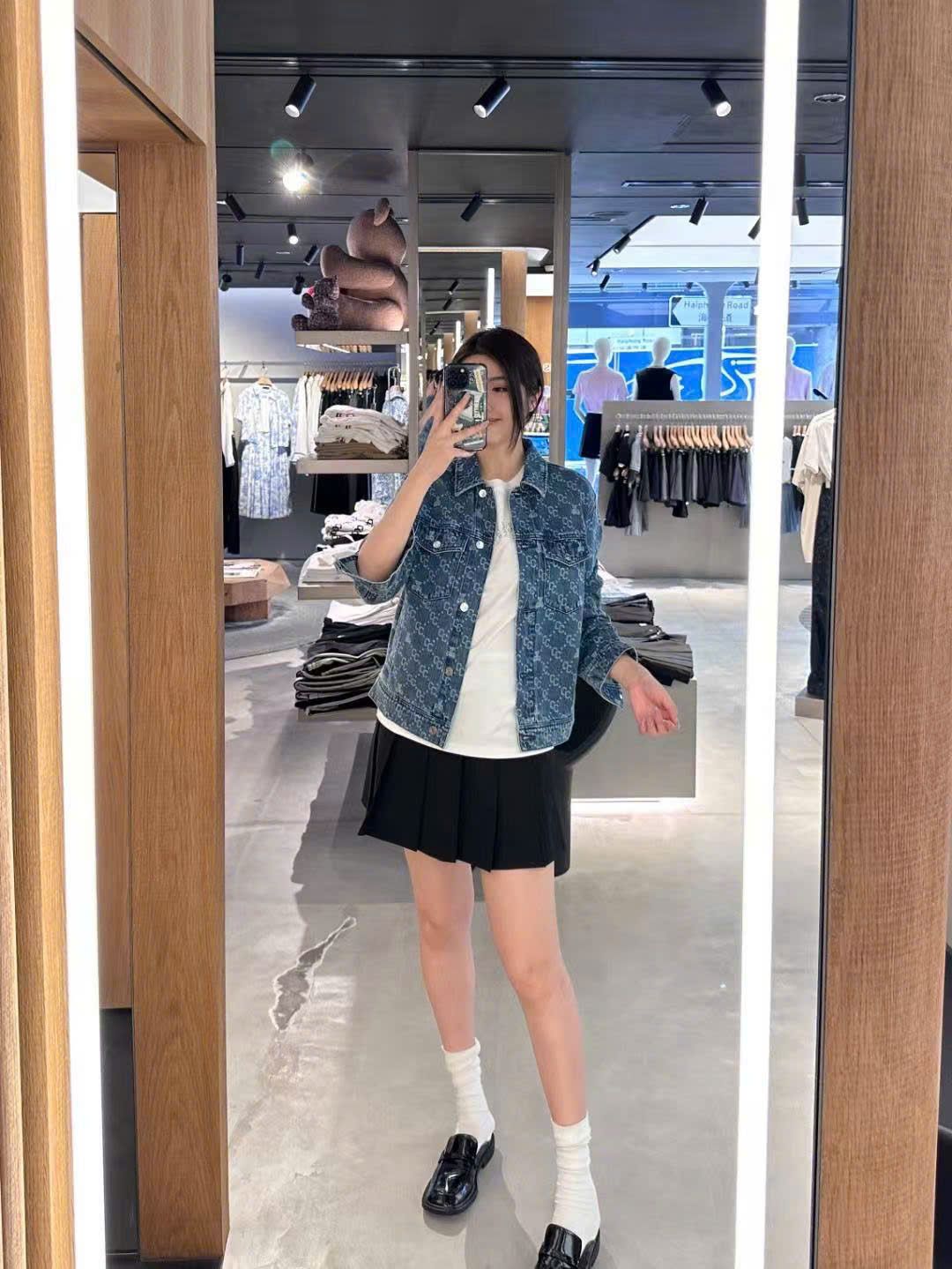 Áo khoác denim xanh nhiều túi full logo