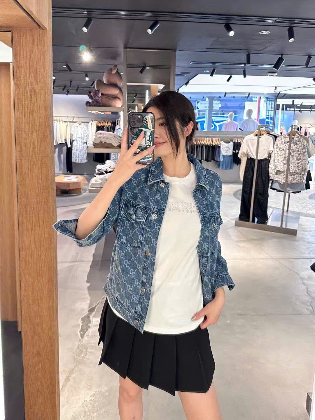 Áo khoác denim xanh nhiều túi full logo