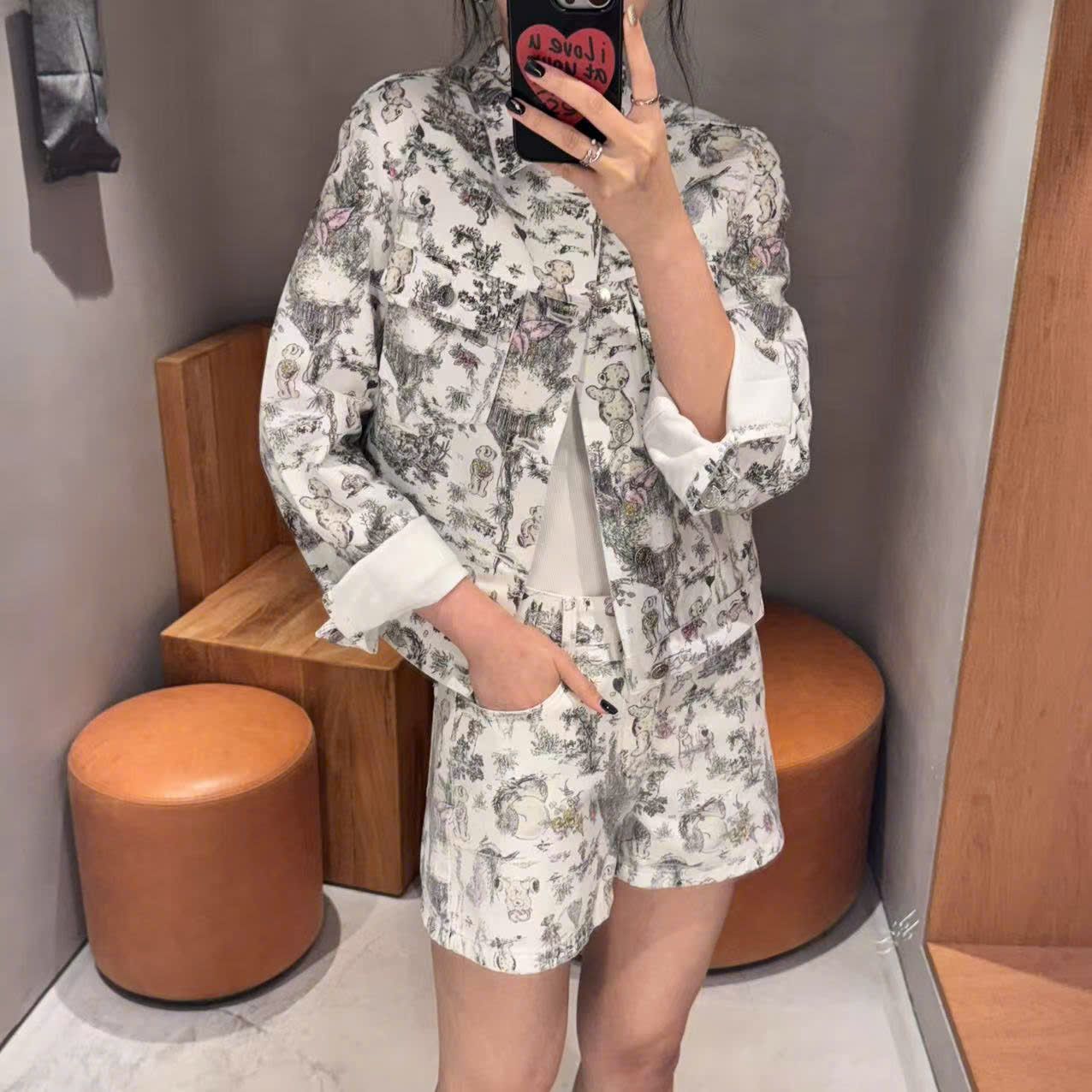 Bộ áo khoác và quần sooc jean trắng - họa tiết gấu set