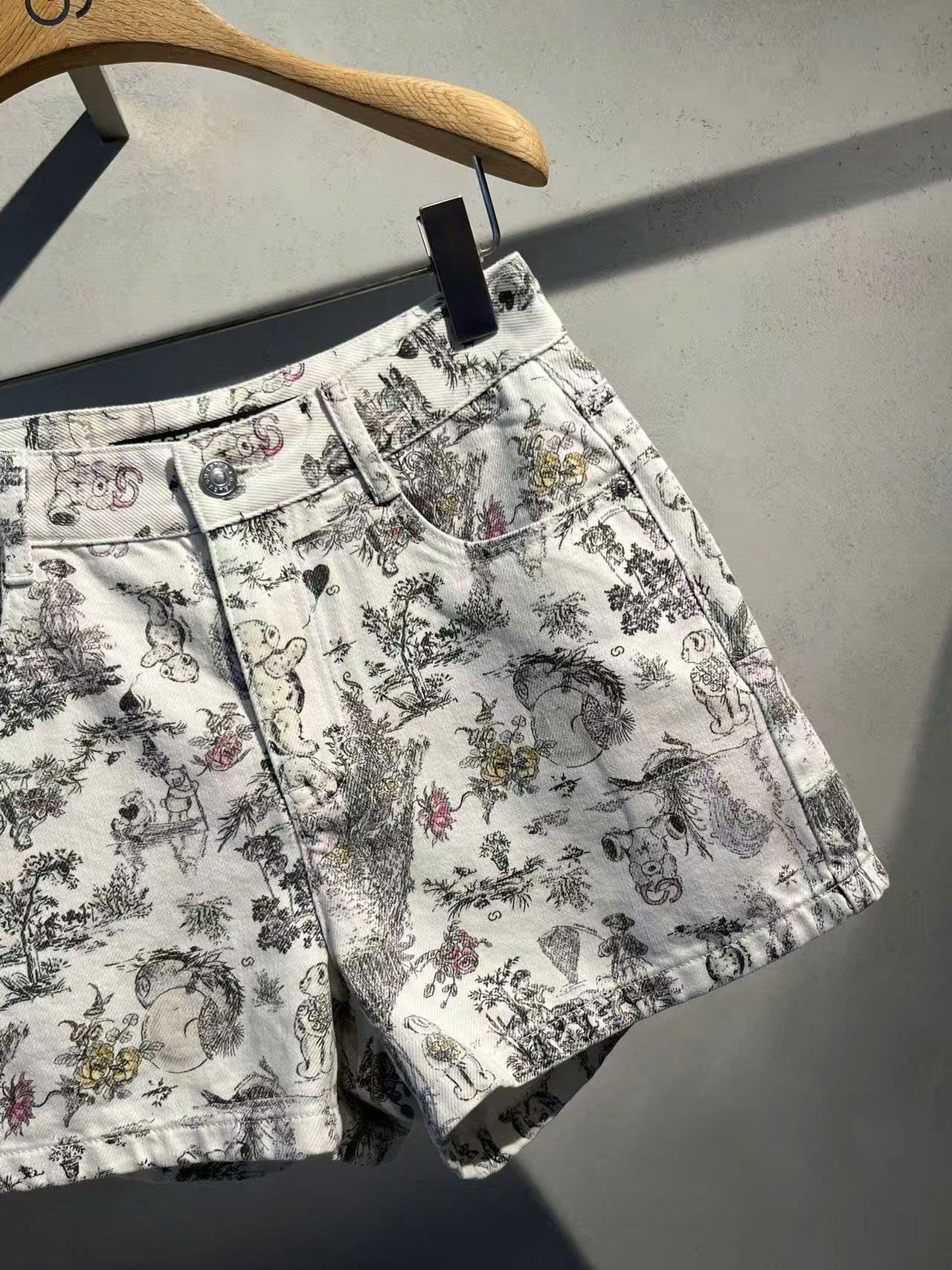 Bộ áo khoác và quần sooc jean trắng - họa tiết gấu set