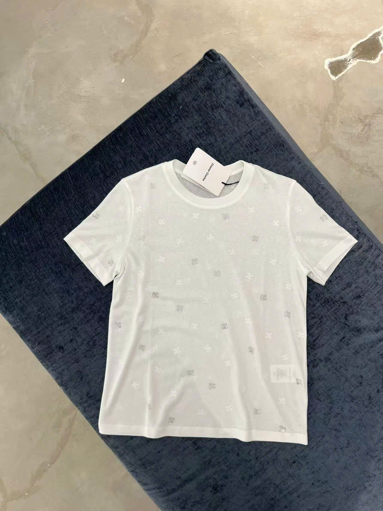 Áo phông trắng chấm logo ss25
